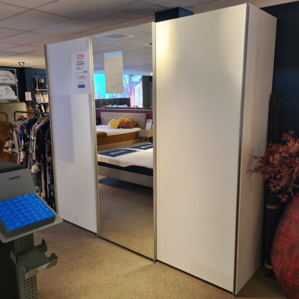 SHOWROOM | Nolte | Savena Linnenkast